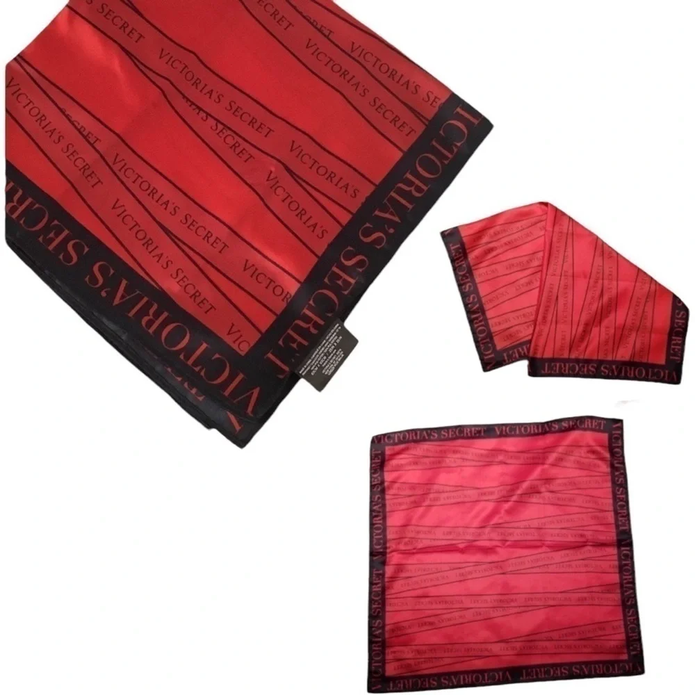 Victoria’s Secret NWT - rare light scarf 25 x 25🥰